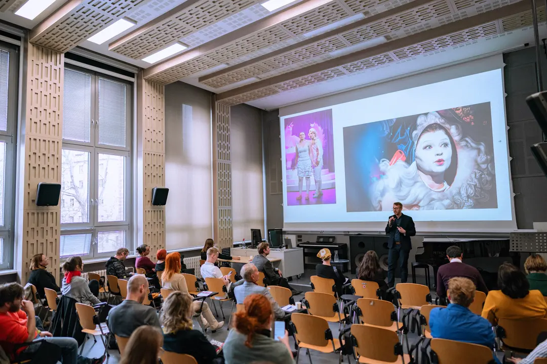 Conferences, photograph by Dag Markl
